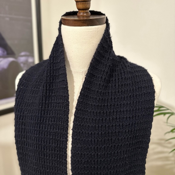 Banana Republic Scarf 🧣 - Picture 2 of 2